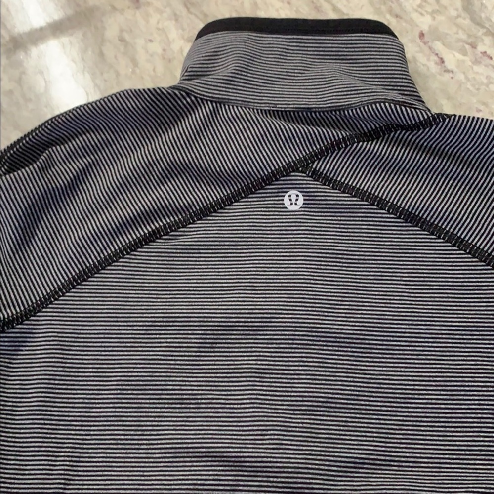 Form fitting lululemon jacket - Picture 5 of 7